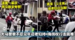 大马警察不忍见年迈老妇持4角拐杖行走困难 !下车直接公主抱过马路!